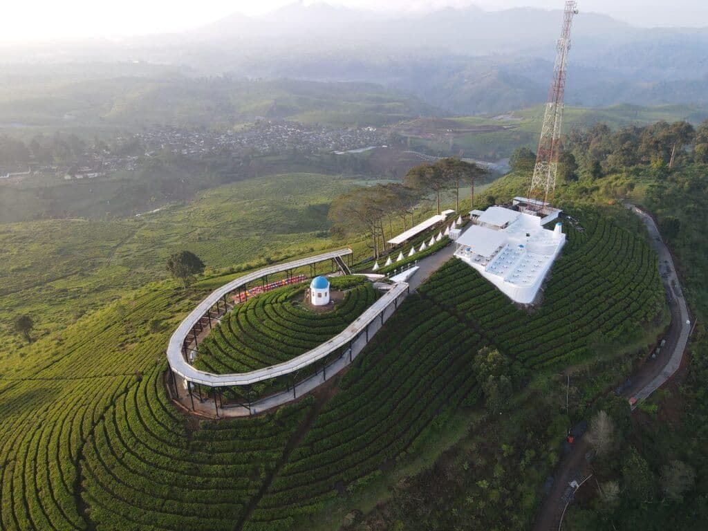 Jelajahi Pangalengan: Nimo Highland, Rumah Pengabdi Setan, dan Deer Park