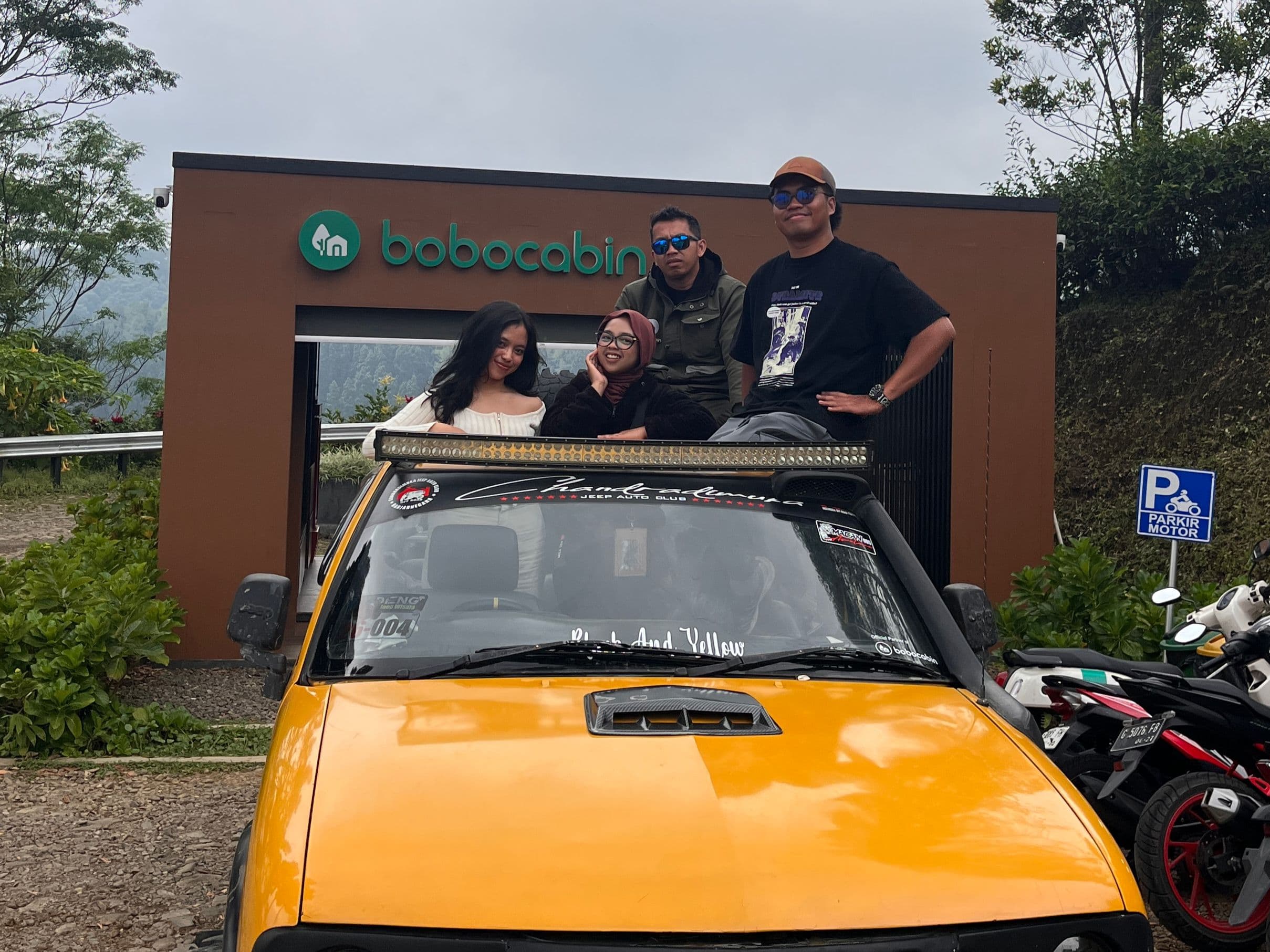 Tur Jeep Dieng