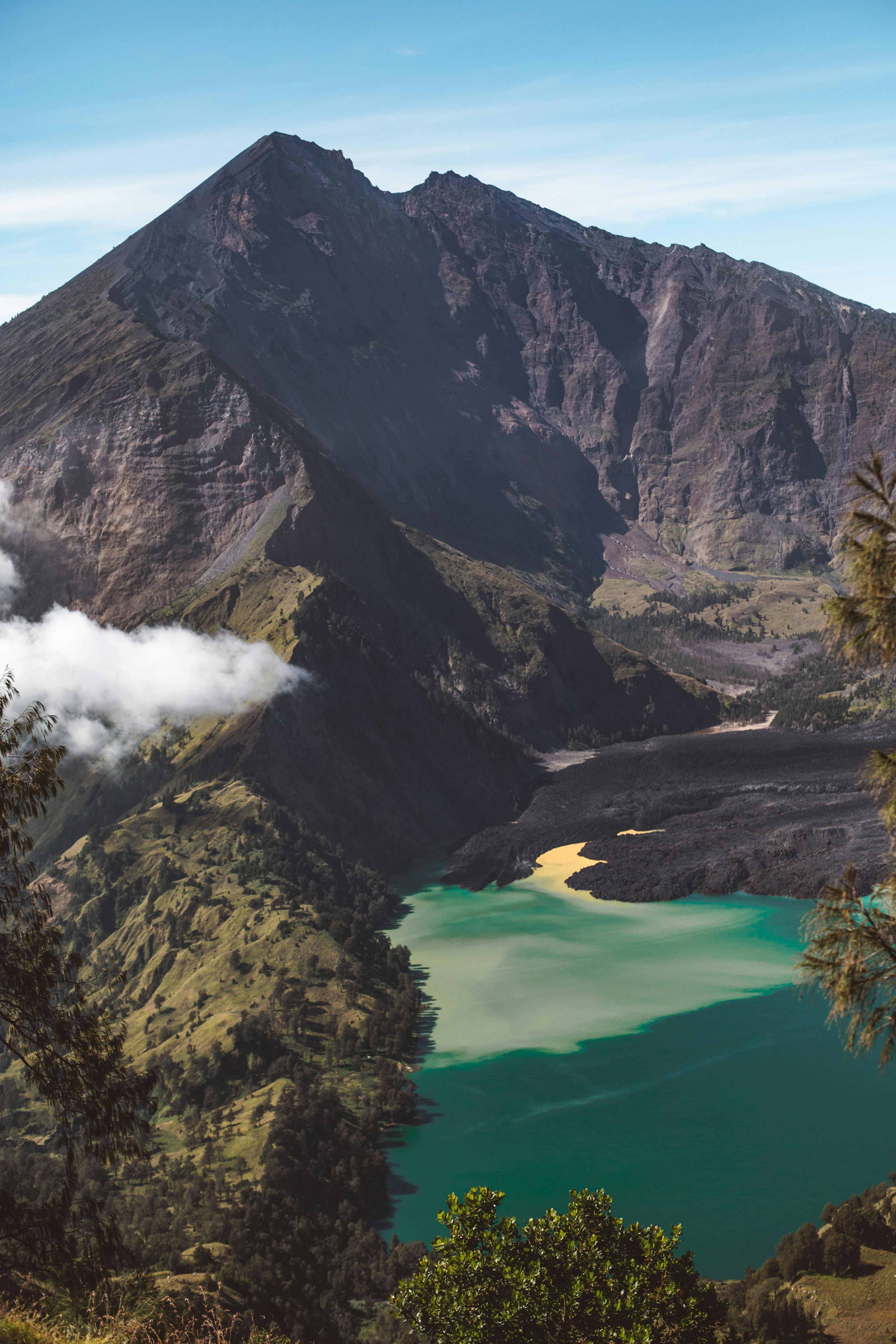 Pendakian Gunung Rinjani 4H3M via Sembalun: Paket Deluxe