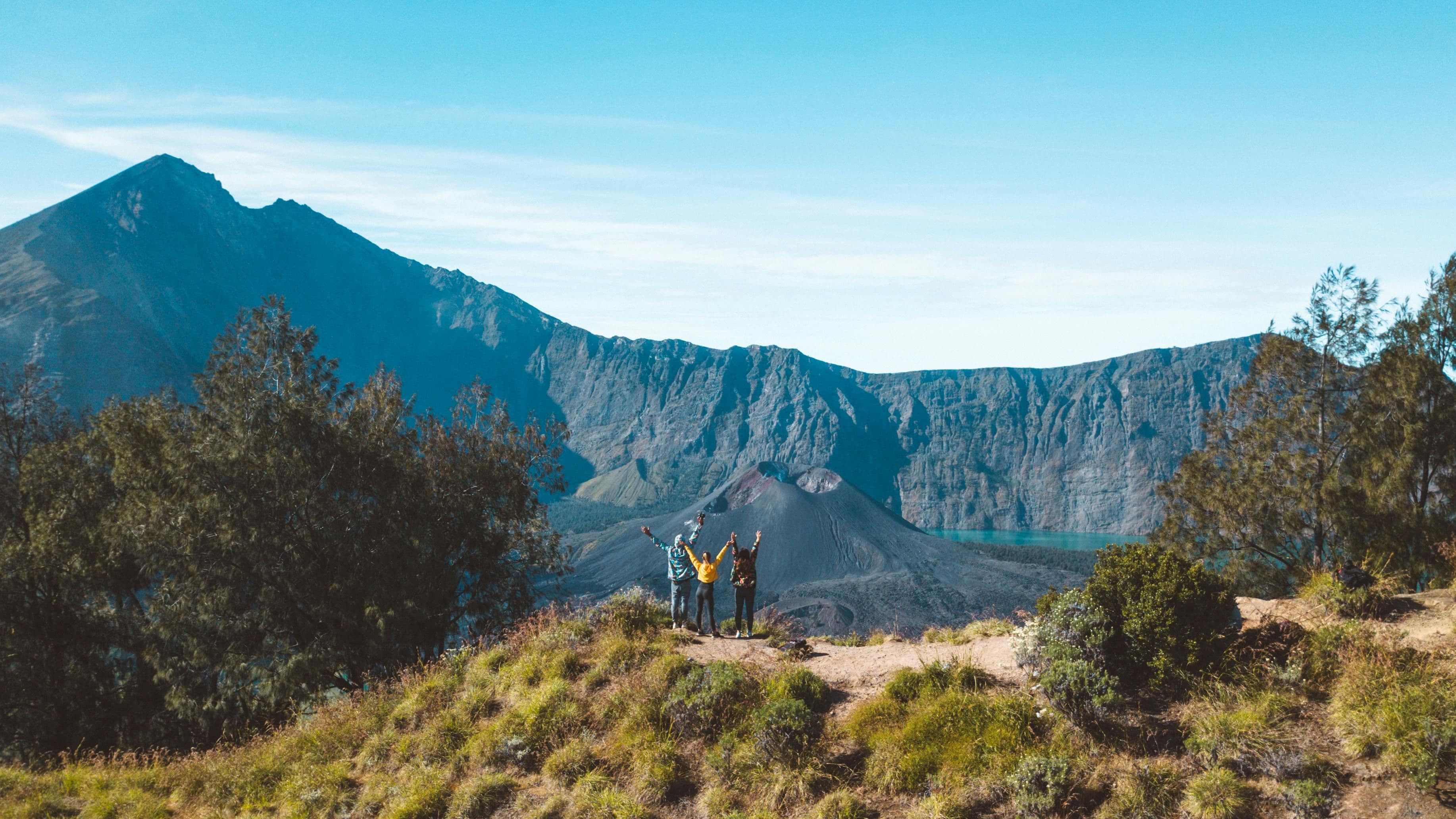 Pendakian Gunung Rinjani 4H3M via Sembalun: Paket Deluxe